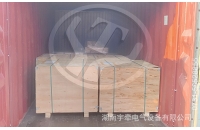 新疆一批礦用湘潭電機(jī)車裝柜發(fā)往海外
