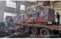 山西一批8噸雙駕駛室湘潭電機車裝車發(fā)貨